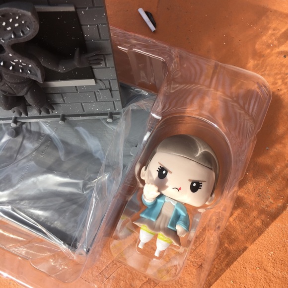 Stranger Things Loot Crate Exclusive Items - Picture 4 of 5